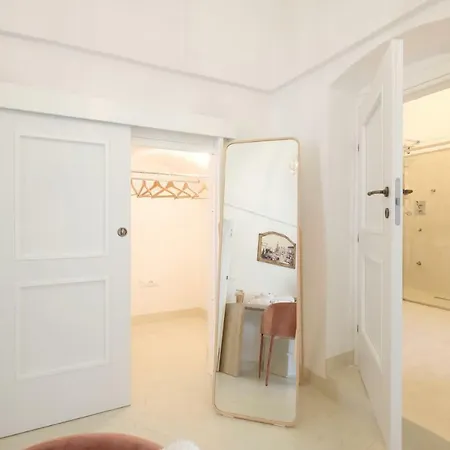 Via Ricasoli 8 * Ostuni