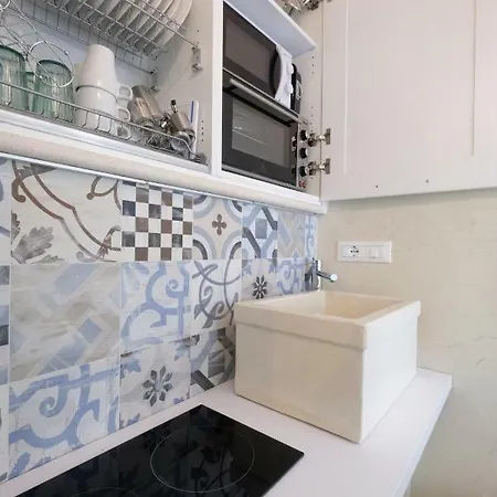 Via Ricasoli 8 * Ostuni