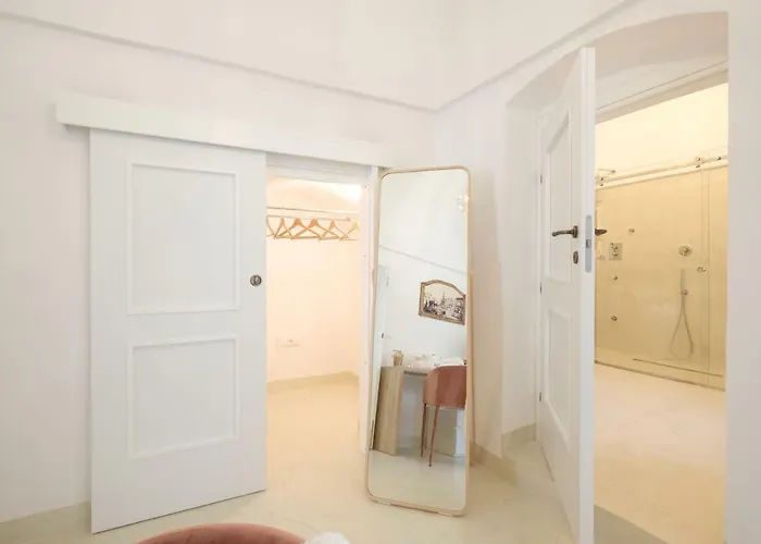 Via Ricasoli 8 * Ostuni