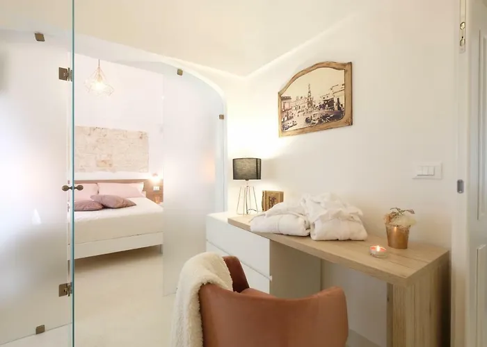 Via Ricasoli 8 * Ostuni